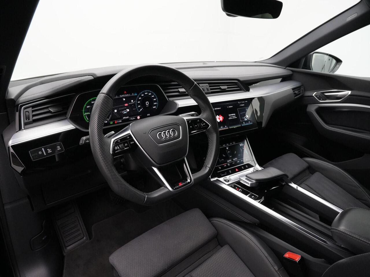 Audi e-tron 55 quattro S-Line 95 kWh 408 pk | Panoramadak | Geheugenstoel | Leder/alcantara | Achteruitrijcamera