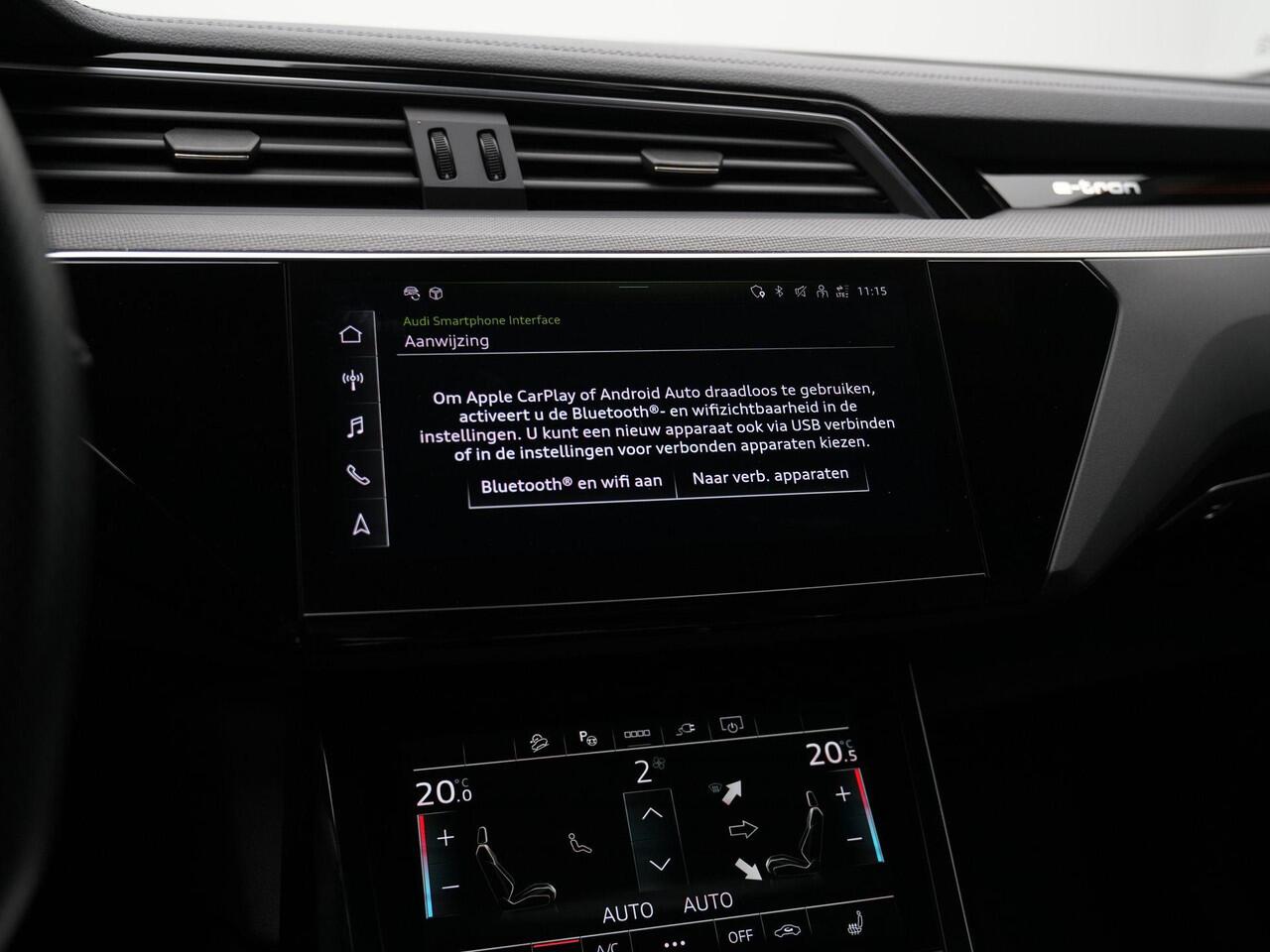 Audi e-tron 55 quattro S-Line Black Edition 95 kWh 408 pk | Panoramadak | Trekhaak | Leder/alcantara (oranje gestikt) | Matrix LED | Achteruitrijcamera | Stoelverwarming