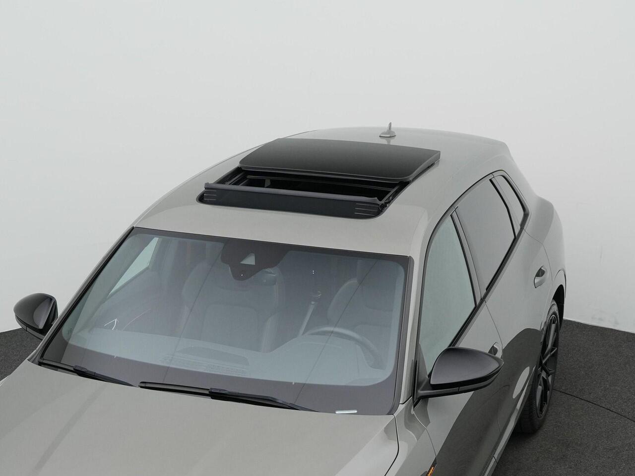 Audi e-tron 55 quattro S-Line Black Edition 95 kWh 408 pk | Panoramadak | Trekhaak | Leder/alcantara (oranje gestikt) | Matrix LED | Achteruitrijcamera | Stoelverwarming