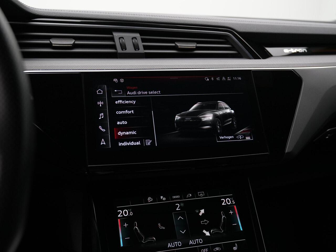 Audi e-tron 55 quattro S-Line Black Edition 95 kWh 408 pk | Panoramadak | Trekhaak | Leder/alcantara (oranje gestikt) | Matrix LED | Achteruitrijcamera | Stoelverwarming