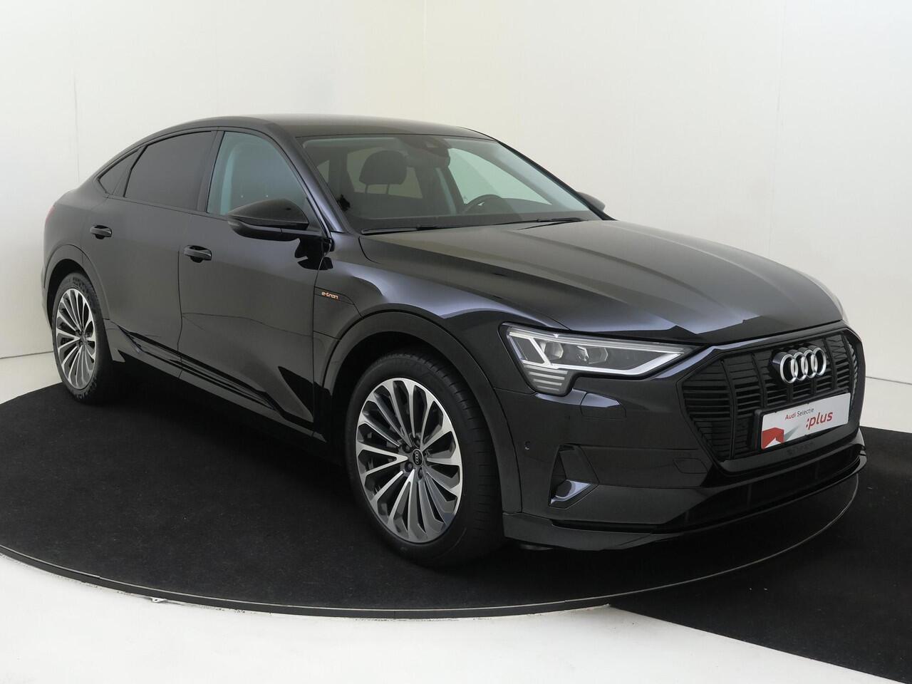 Audi e-tron 55 quattro S edition 95 kWh | SoH 100% | Luchtvering | Parkeerassistent | Navigatie Plus | Achteruitrijcamera | Stoelverwarming | Cruise control | CarPlay |