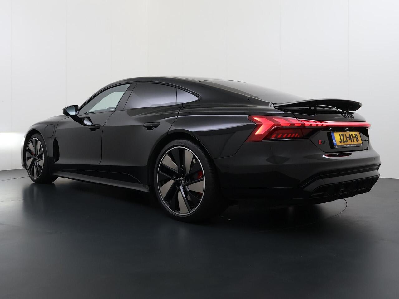 Audi e-tron GT RS 93 kWh VAN ¤ 84.900,- VOOR ¤ 74.877,- UW LENTEVOORDEEL ¤ 10.023,-! | PANO | 21 INCH | STOELVENTILATIE & MASSAGE | BANG & OLUFSEN | 360 CAMERA | ADAPTIVE AIR SUSPENSION | LASER MATRIX LED KOPLAMPEN | VIERWIELBESTURING | HEAD-UP DISPLAY | ADAPTIEVE C