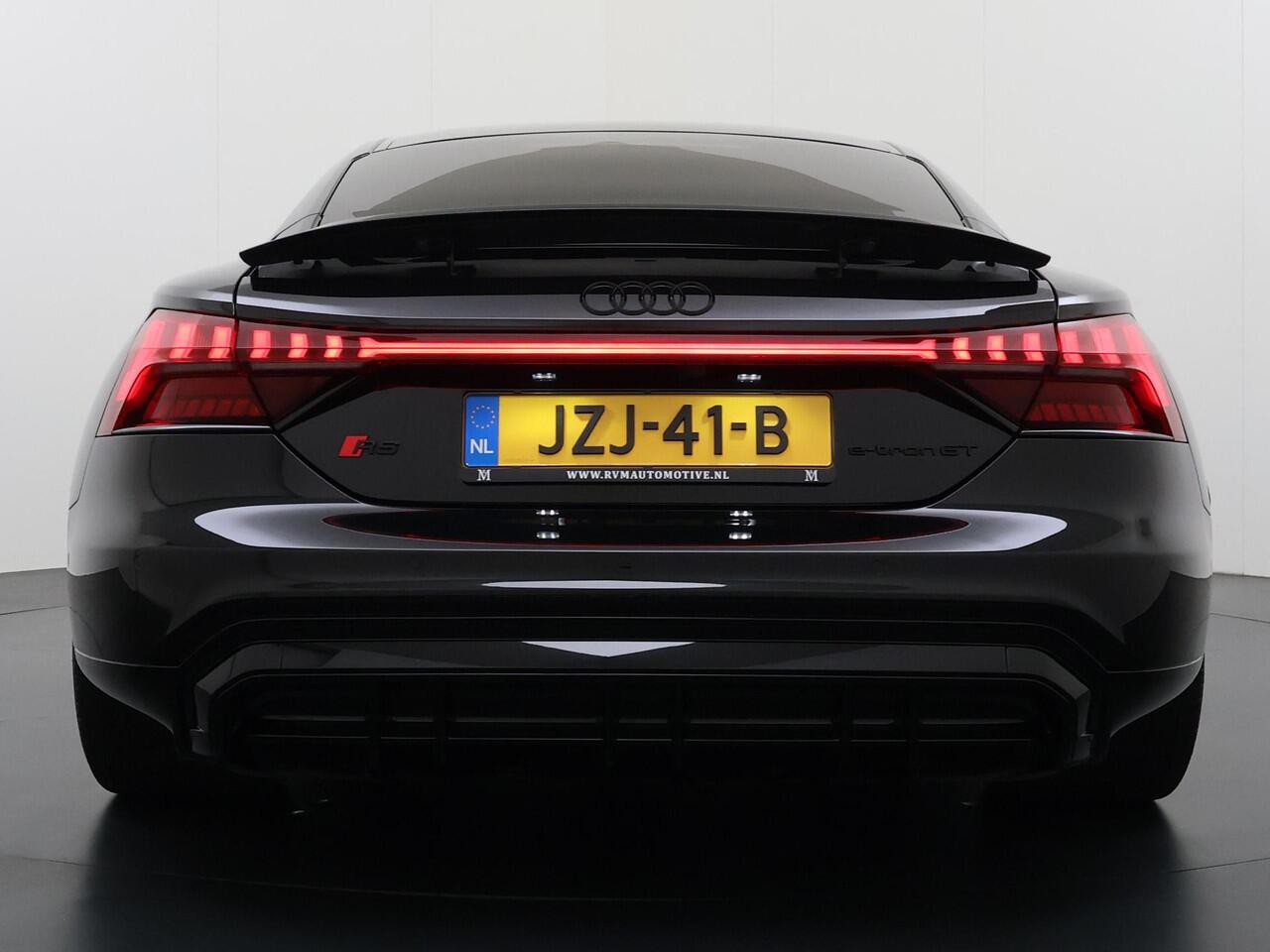 Audi e-tron GT RS 93 kWh VAN ¤ 84.900,- VOOR ¤ 74.877,- UW LENTEVOORDEEL ¤ 10.023,-! | PANO | 21 INCH | STOELVENTILATIE & MASSAGE | BANG & OLUFSEN | 360 CAMERA | ADAPTIVE AIR SUSPENSION | LASER MATRIX LED KOPLAMPEN | VIERWIELBESTURING | HEAD-UP DISPLAY | ADAPTIEVE C