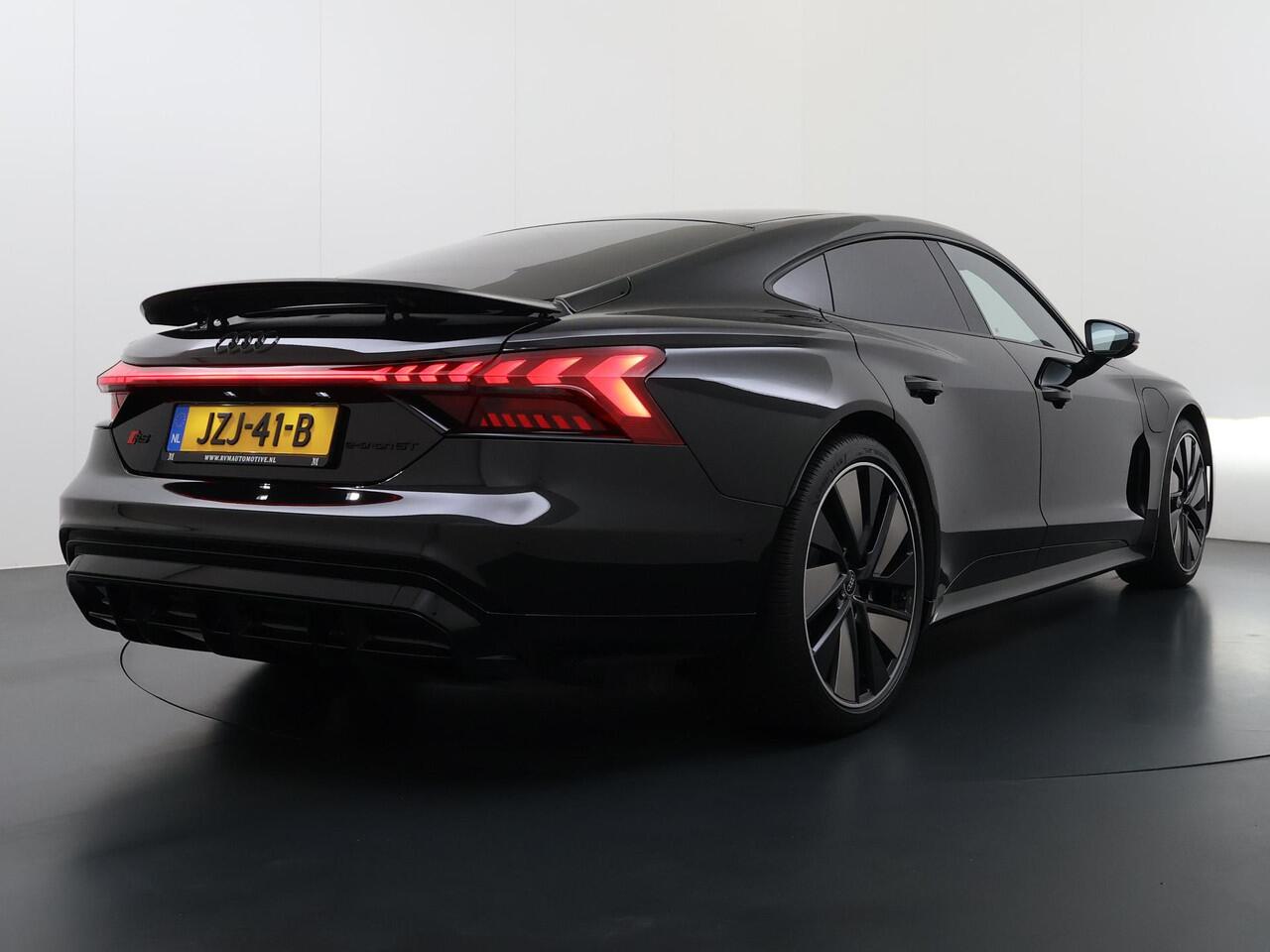 Audi e-tron GT RS 93 kWh VAN ¤ 84.900,- VOOR ¤ 74.877,- UW LENTEVOORDEEL ¤ 10.023,-! | PANO | 21 INCH | STOELVENTILATIE & MASSAGE | BANG & OLUFSEN | 360 CAMERA | ADAPTIVE AIR SUSPENSION | LASER MATRIX LED KOPLAMPEN | VIERWIELBESTURING | HEAD-UP DISPLAY | ADAPTIEVE C