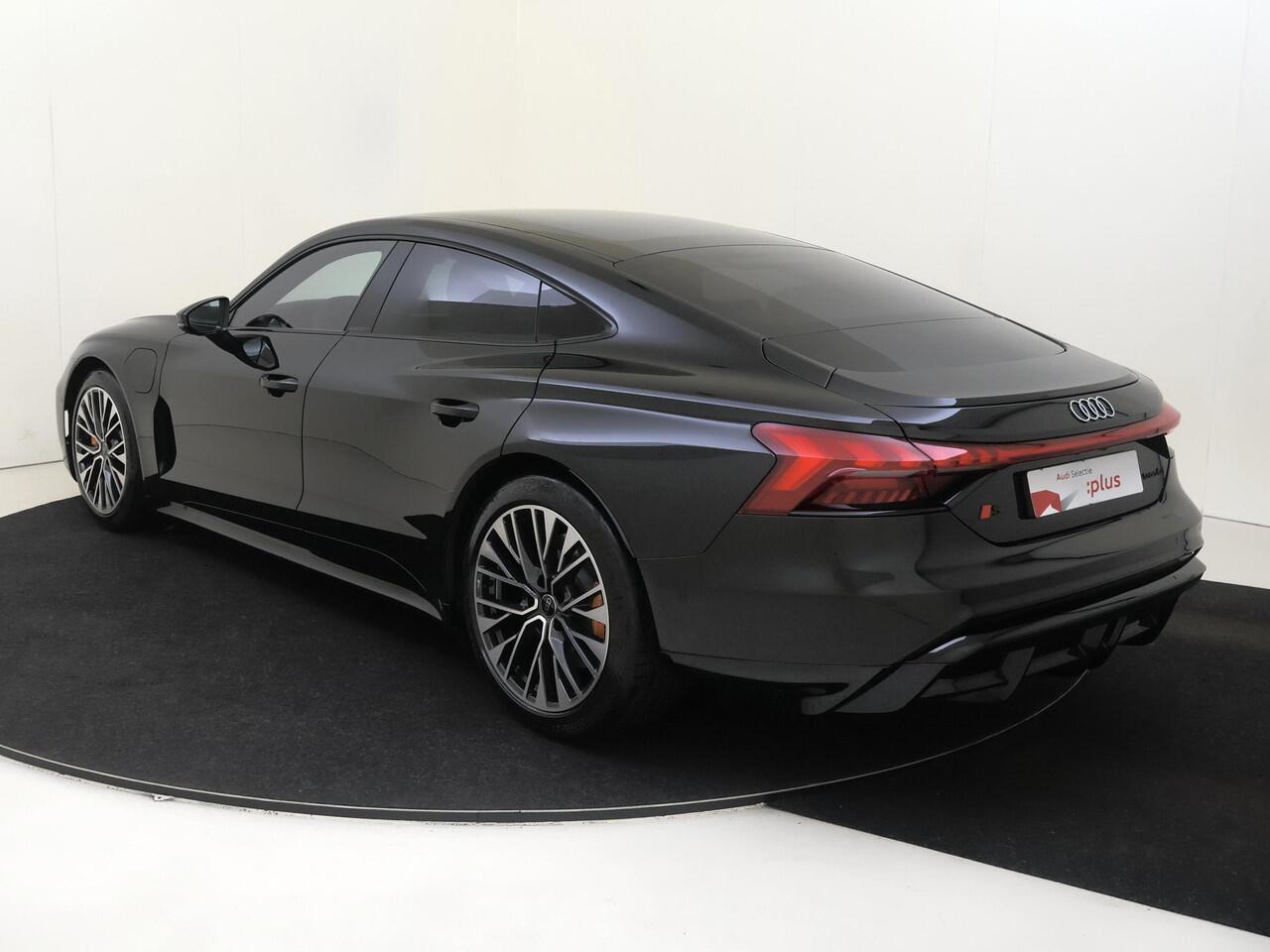 Audi e-tron GT S e-tron GT | Panoramadak | Carbid remsysteem | Luchtvering | Head-up display | Vierwielbesturing | Laser LED verlichting | Bang & Olufsen | 360 camera |