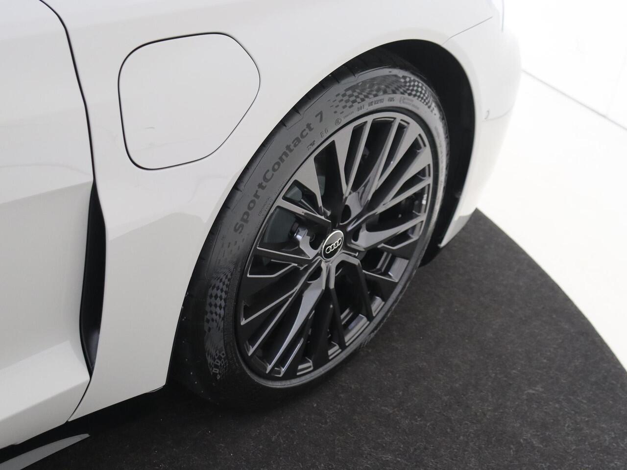 Audi e-tron GT e-tron GT | Audi Exclusive lak | 20 inch LM velgen | Lederen bekleding | B&O soundsysteem | Elek. verstelbare stoelen + mem. bestuurder