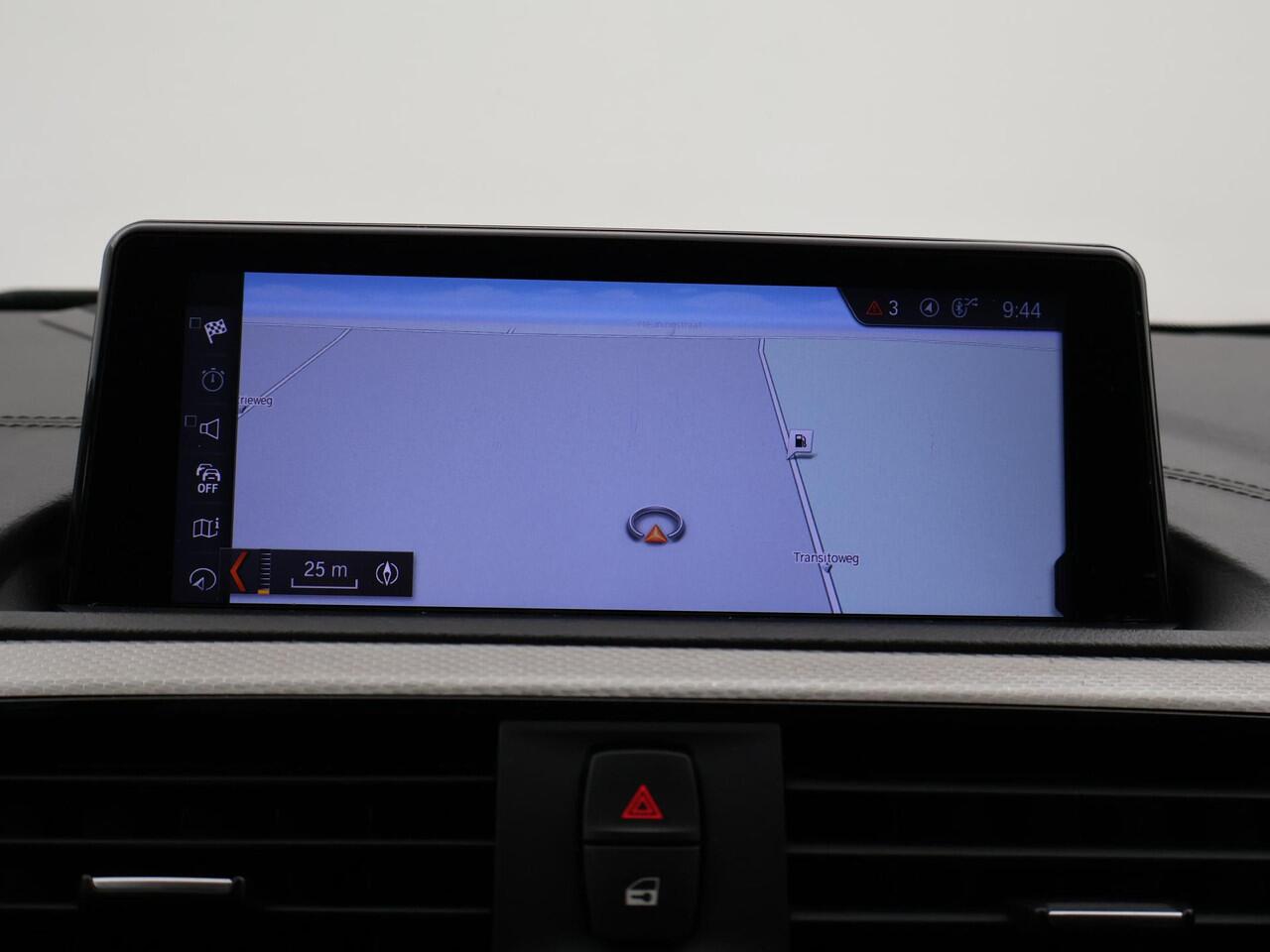 BMW 1-SERIE M140i 340 PK M-SPORT AUT8 + HARMAN/KARDON | 19 INCH | SPORTUITLAAT | CAMERA | STOELVERWARMING