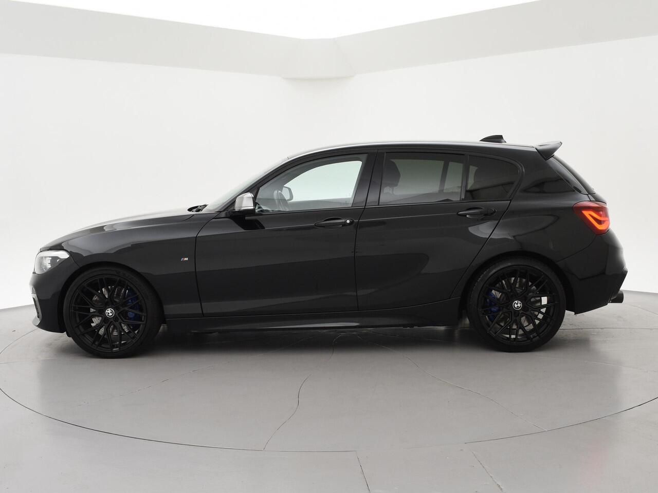 BMW 1-SERIE M140i 340 PK M-SPORT AUT8 + HARMAN/KARDON | 19 INCH | SPORTUITLAAT | CAMERA | STOELVERWARMING