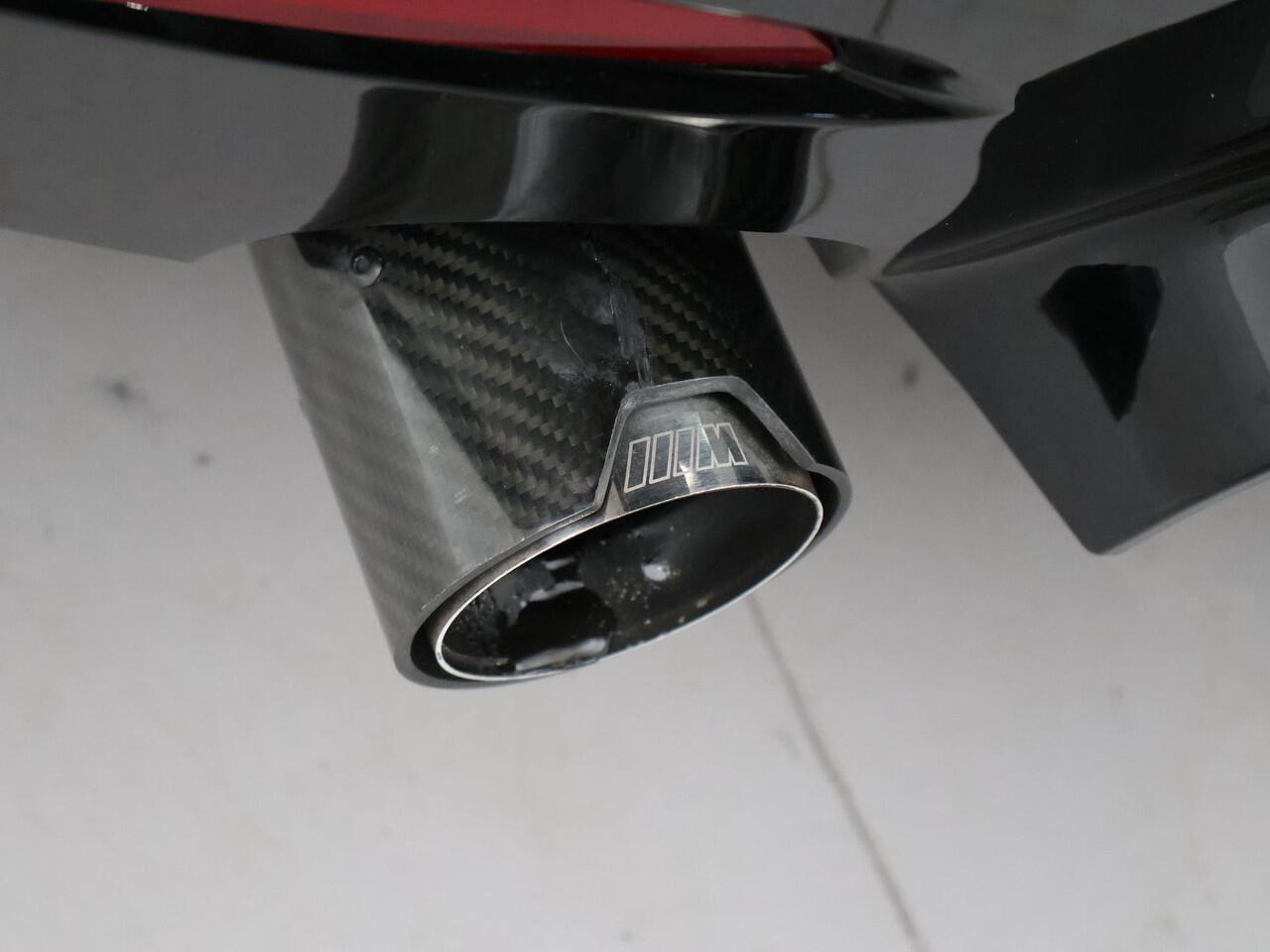 BMW 1-SERIE M140i 340 PK M-SPORT AUT8 + HARMAN/KARDON | 19 INCH | SPORTUITLAAT | CAMERA | STOELVERWARMING