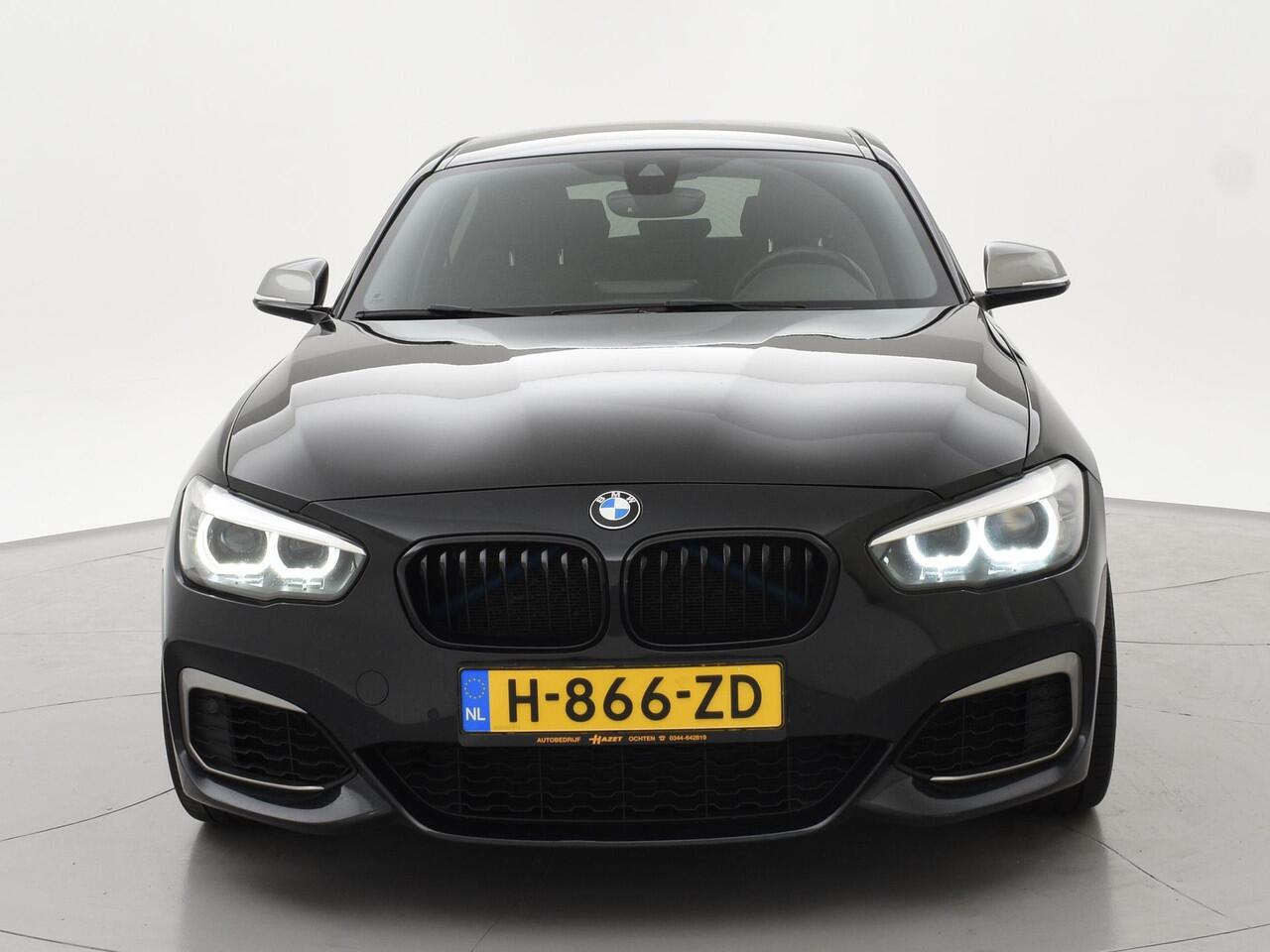 BMW 1-SERIE M140i 340 PK M-SPORT AUT8 + HARMAN/KARDON | 19 INCH | SPORTUITLAAT | CAMERA | STOELVERWARMING