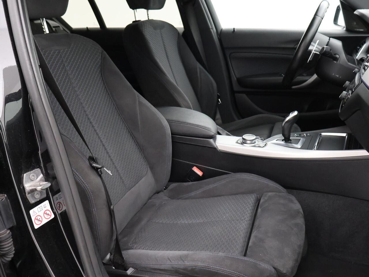 BMW 1-SERIE M140i 340 PK M-SPORT AUT8 + HARMAN/KARDON | 19 INCH | SPORTUITLAAT | CAMERA | STOELVERWARMING