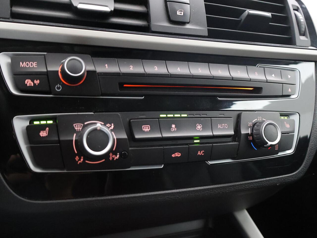 BMW 1-SERIE 118i 3-DEURS + LEDER | SPORTSTOELEN | STOELVERW. | 18 INCH