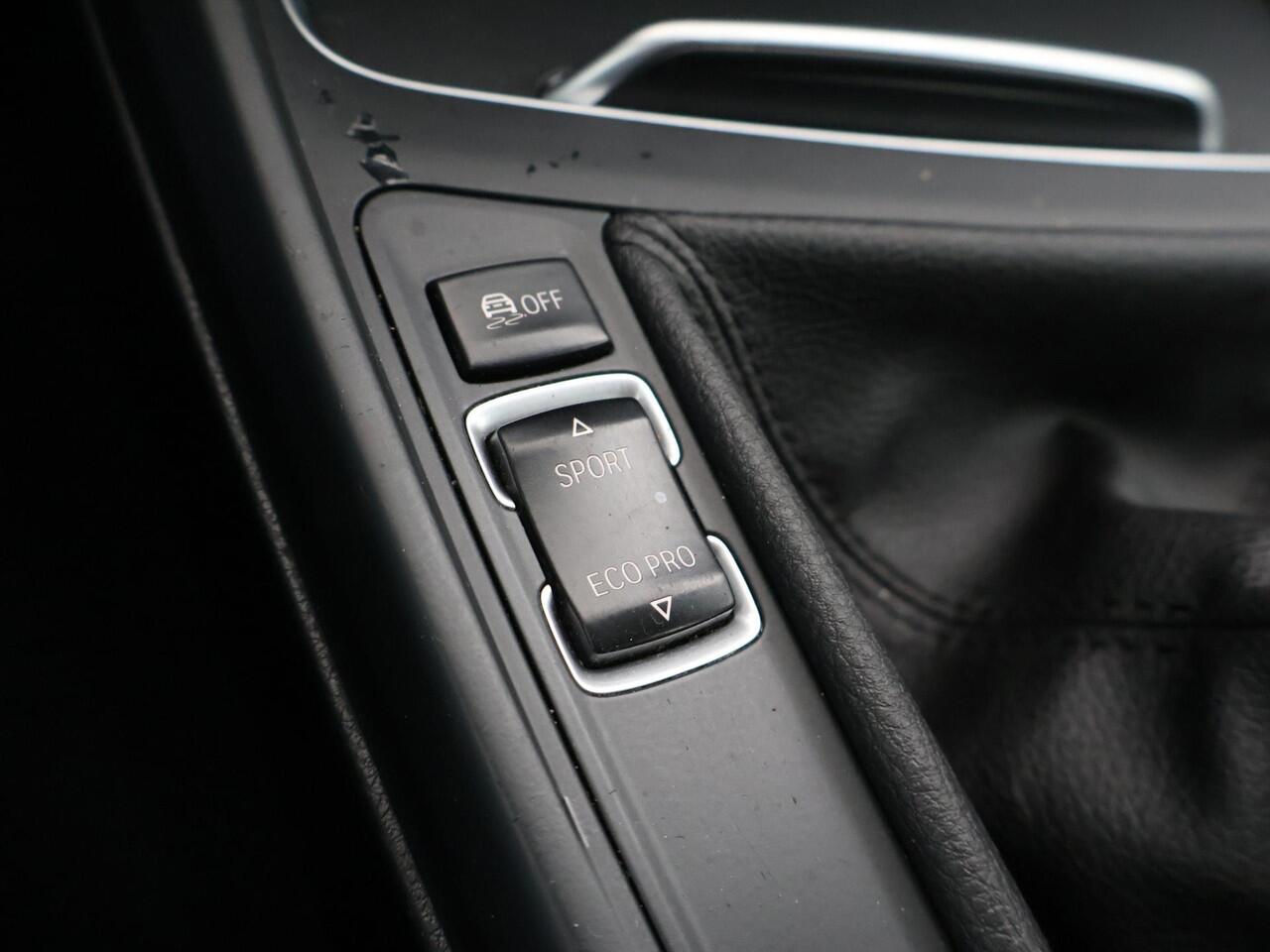 BMW 1-SERIE 118i 3-DEURS + LEDER | SPORTSTOELEN | STOELVERW. | 18 INCH