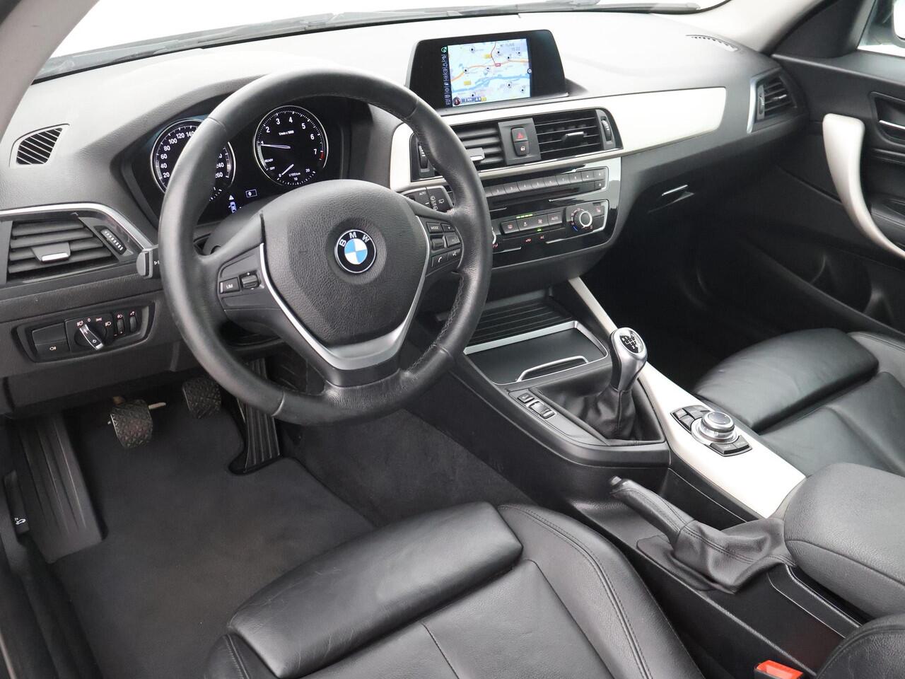 BMW 1-SERIE 118i 3-DEURS + LEDER | SPORTSTOELEN | STOELVERW. | 18 INCH