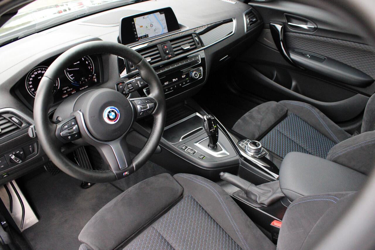 BMW 1-SERIE 118i M Sport Schuifdak | Camera | Driving Assistant Professional | Harman Kardon | LED | PDC | Comfort Access | ACC