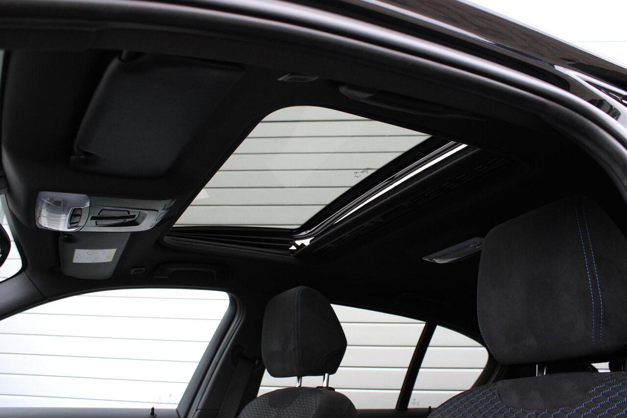BMW 1-SERIE 118i M Sport Schuifdak | Camera | Driving Assistant Professional | Harman Kardon | LED | PDC | Comfort Access | ACC
