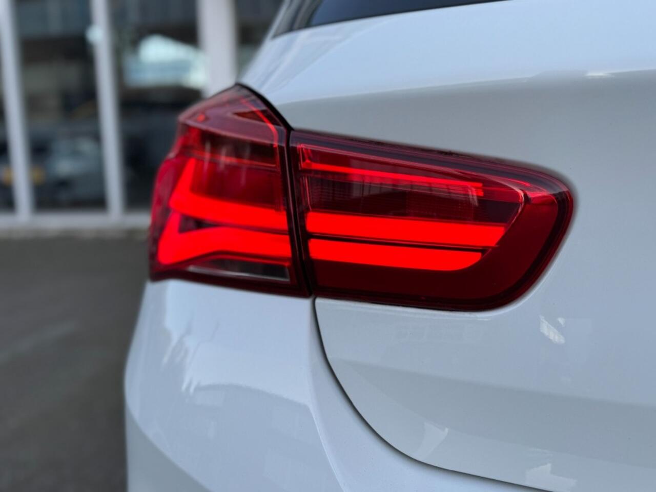 BMW 1-SERIE 116i Executive Msport I Leer I Navigatie I Xenon I Climate contr.