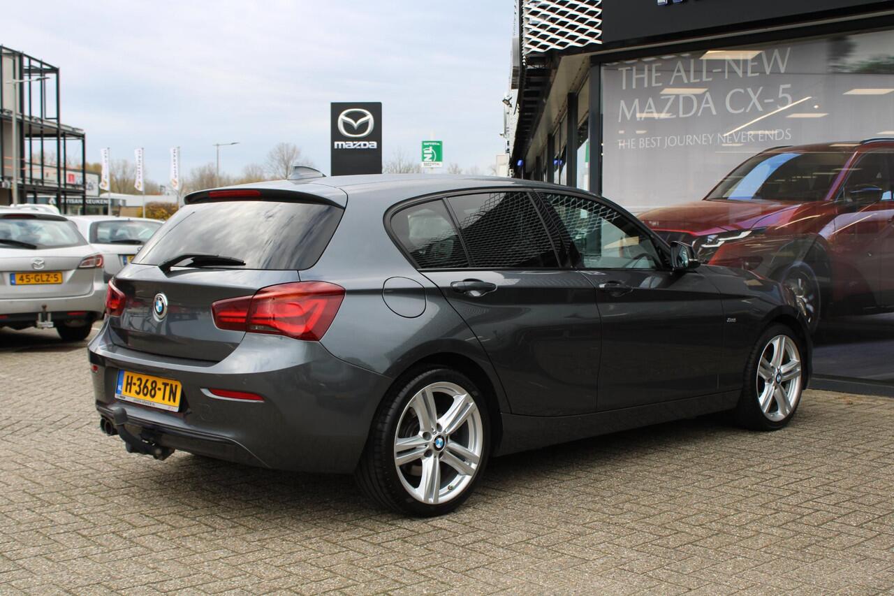 BMW 1-SERIE 120i Sport Line 184PK , Trekhaak, Navi, PDC, Cruise, Bluetooth, LMV 18 Inch, Stoelverwarming
