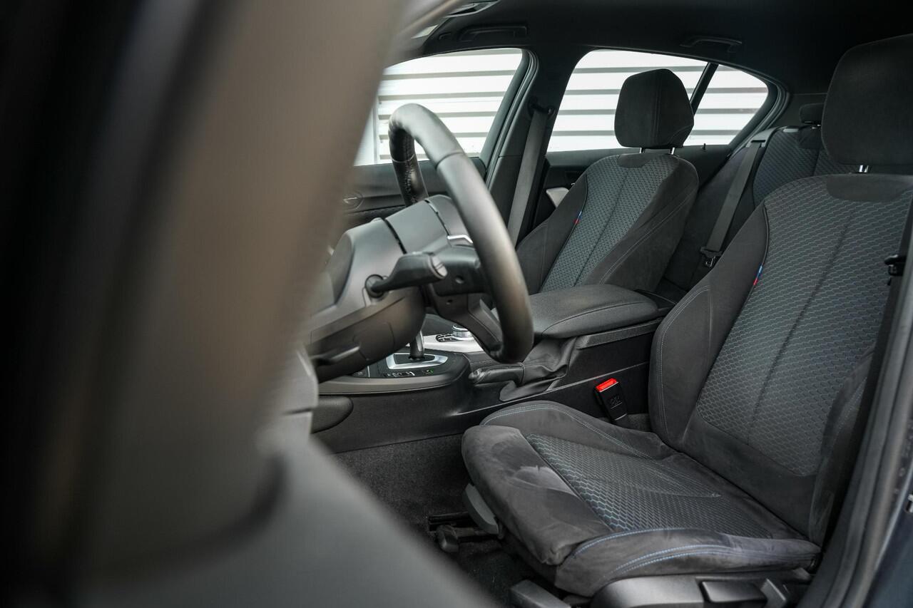 BMW 1-SERIE 125i Edition M Sport Shadow High Executive