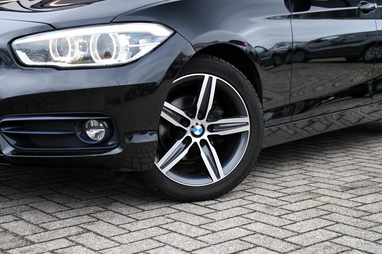 BMW 1-SERIE 118i Corporate Lease Executive NAVIGATIE/ DAB/ LED