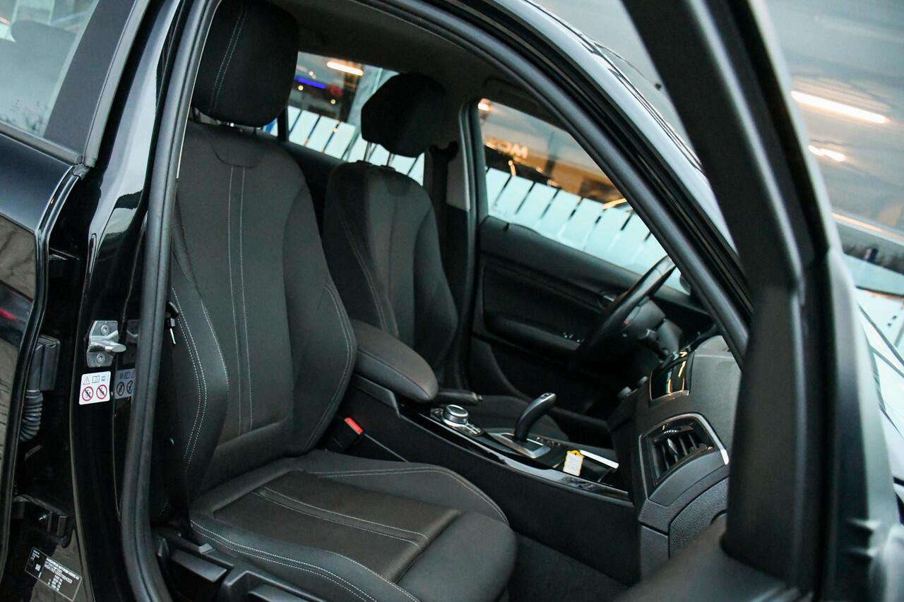 BMW 1-SERIE 118i Corporate Lease Executive NAVIGATIE/ DAB/ LED