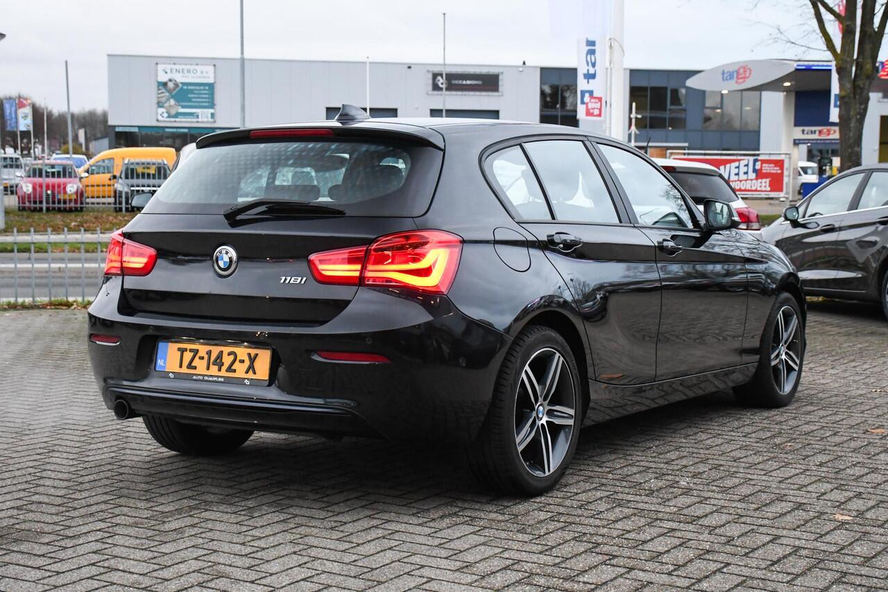 BMW 1-SERIE 118i Corporate Lease Executive NAVIGATIE/ DAB/ LED