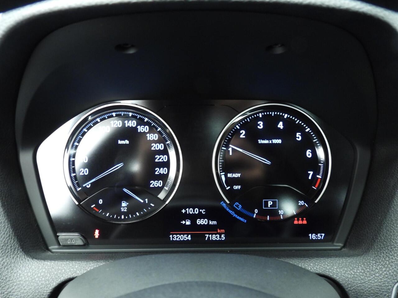 BMW 1-SERIE 5-deurs 118i Automaat / Sportline / Trekhaak / Climate / Stoelverwarming / Sportstoelen LED / Alu wielen 17 inch