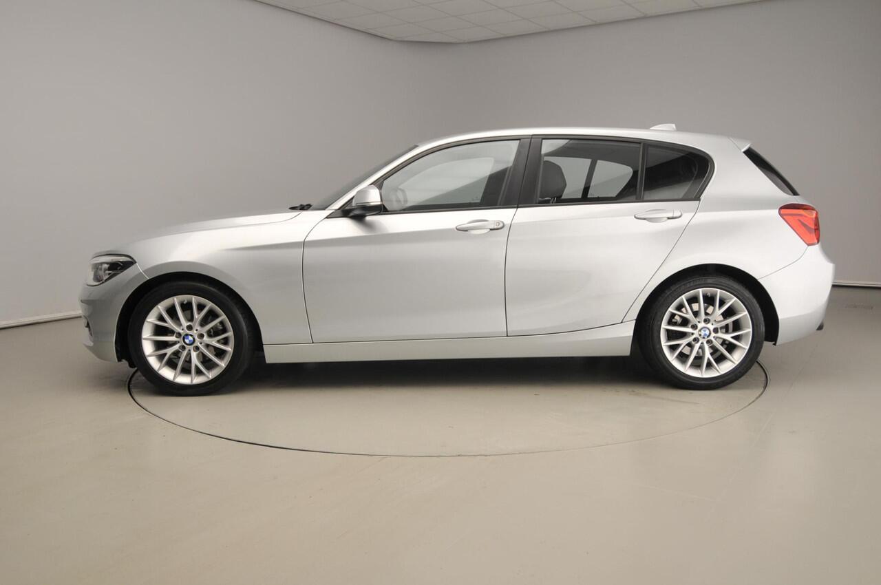 BMW 1-SERIE 5-deurs 118i Automaat / Sportline / Trekhaak / Climate / Stoelverwarming / Sportstoelen LED / Alu wielen 17 inch