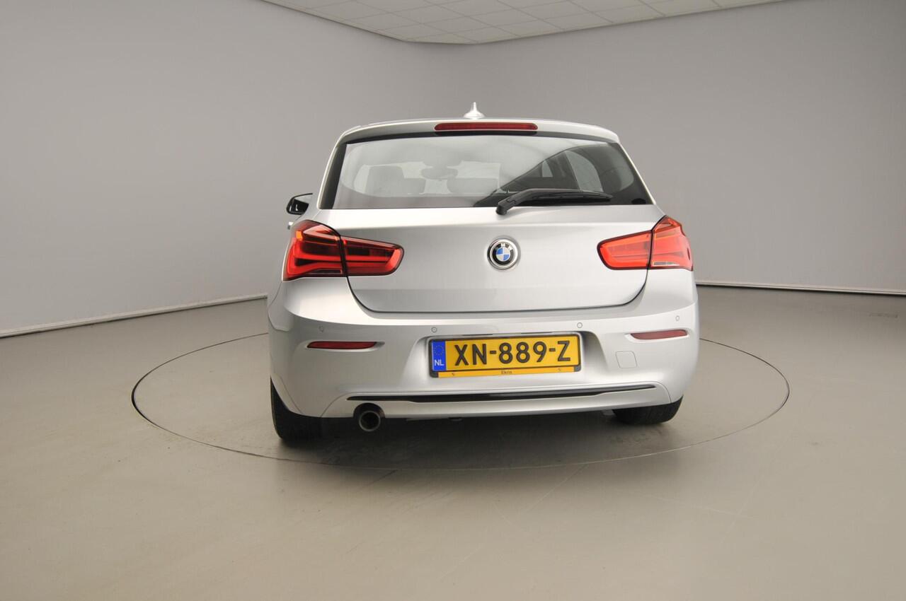 BMW 1-SERIE 5-deurs 118i Automaat / Sportline / Trekhaak / Climate / Stoelverwarming / Sportstoelen LED / Alu wielen 17 inch