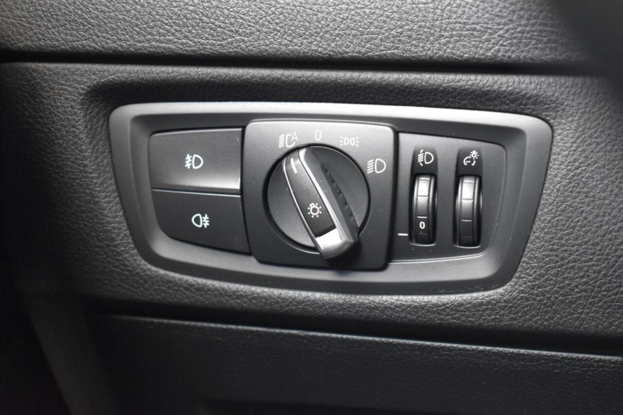 BMW 1-SERIE 116I SPORT LINE EDITION / NL AUTO / NAVI / PDC / SPORTSTOELEN