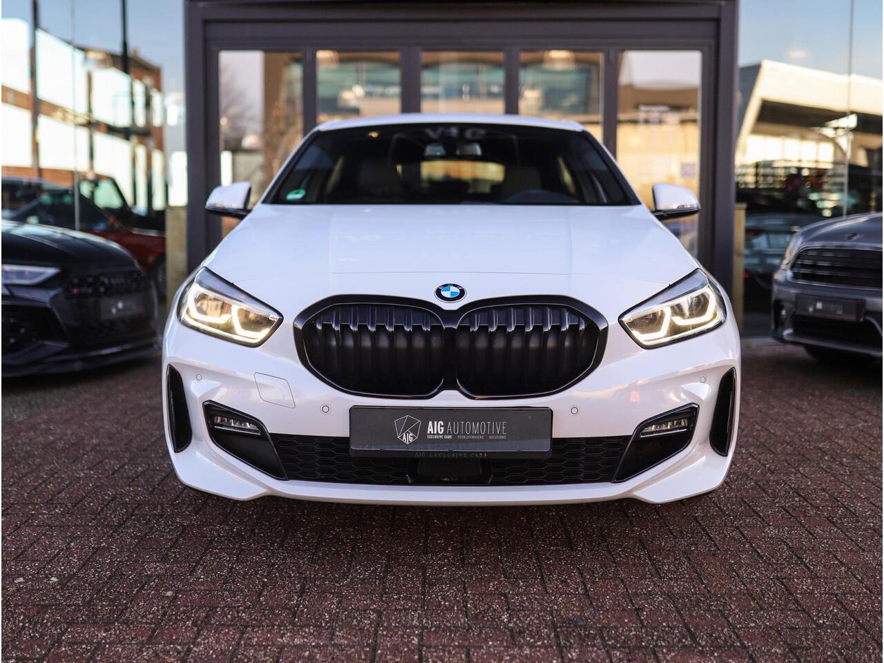 BMW 1-SERIE 118i High Executive | M-Sport | PDC | LED | Cruise Control