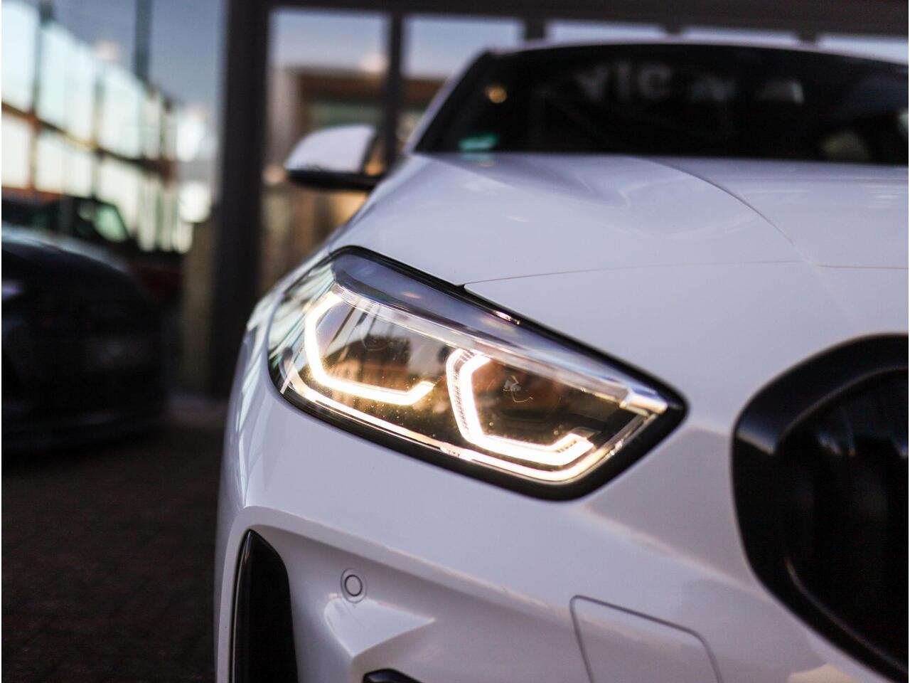 BMW 1-SERIE 118i High Executive | M-Sport | PDC | LED | Cruise Control