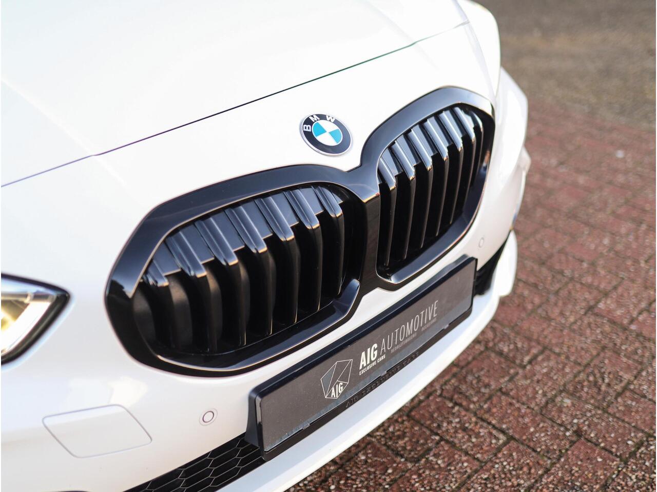 BMW 1-SERIE 118i High Executive | M-Sport | PDC | LED | Cruise Control