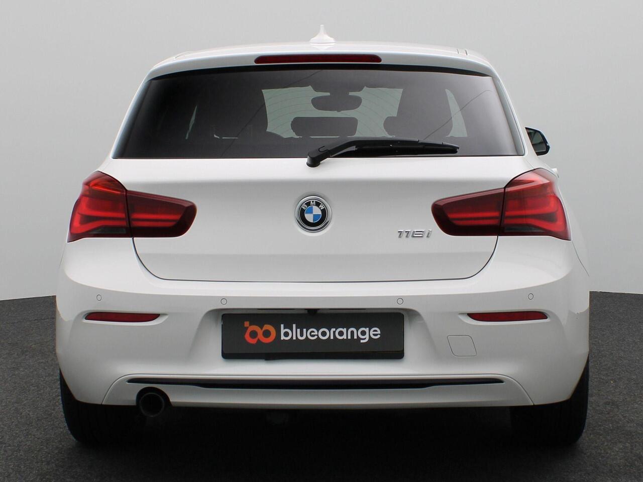 BMW 1-SERIE 118i Executive 136PK Aut8 Trekhaak, Achteruitrijcamera, Alarm, Clima, Navi, 17" LM velgen, Cruise Controle, Full LED Koplampen