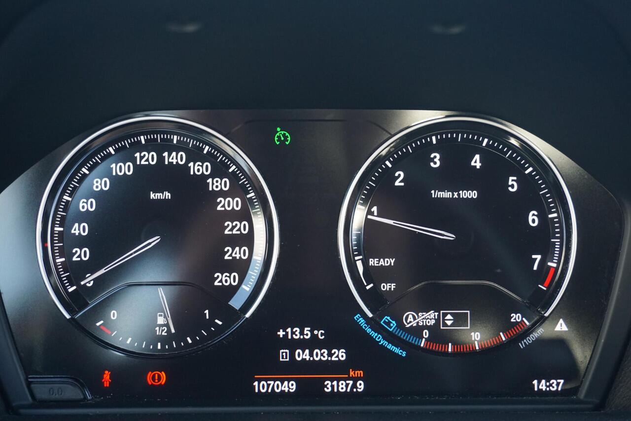 BMW 1-SERIE 116i | Sportstoelen voor / Electronic climate control / Cruise Control / Parkeersensoren achter