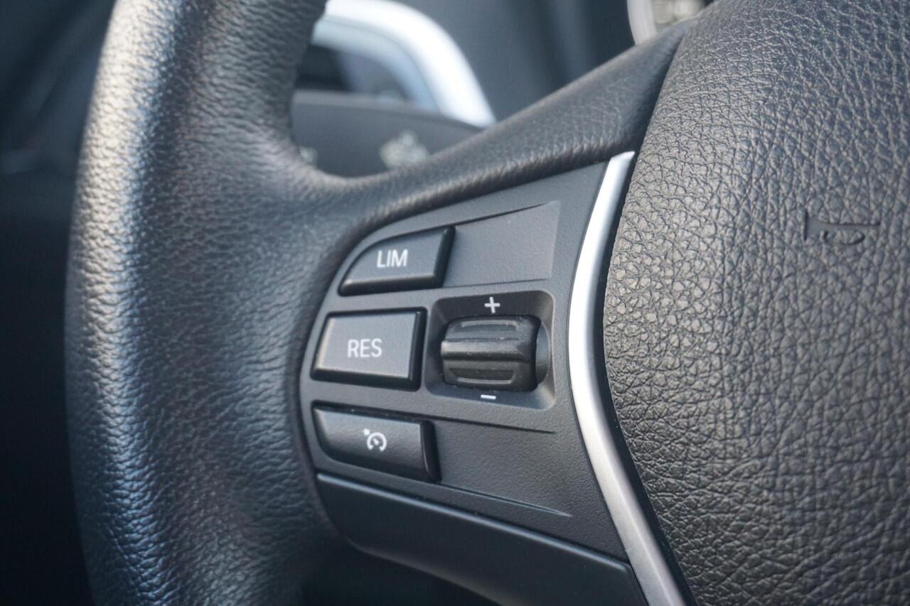 BMW 1-SERIE 116i | Sportstoelen voor / Electronic climate control / Cruise Control / Parkeersensoren achter