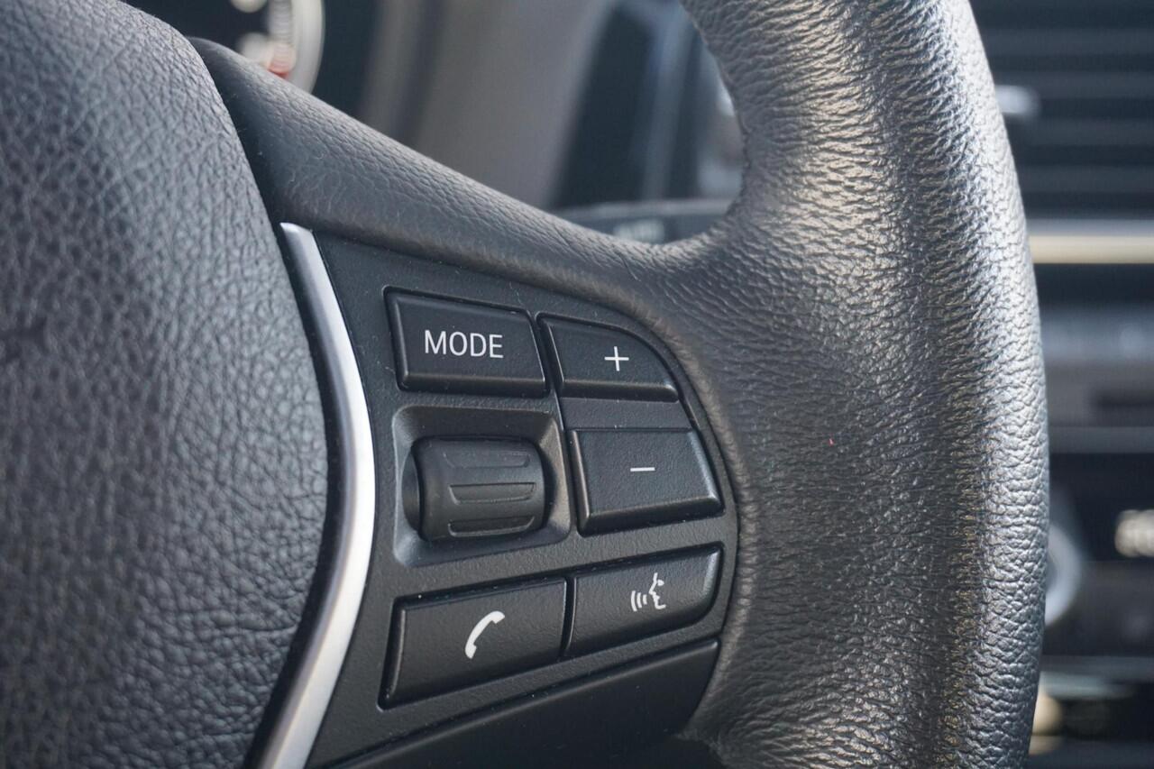 BMW 1-SERIE 116i | Sportstoelen voor / Electronic climate control / Cruise Control / Parkeersensoren achter