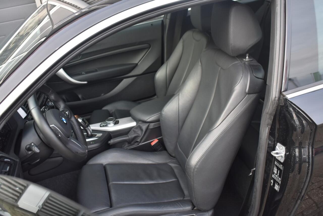 BMW 1-SERIE 118I HIGH EXECUTIVE / M PAKKET / LEDER / NAVI / STOELVERWARMING