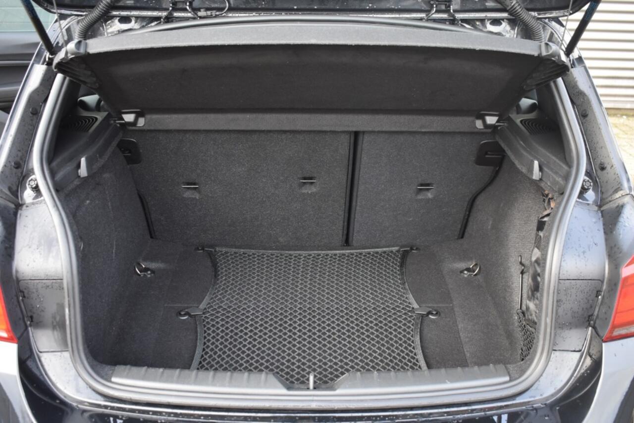 BMW 1-SERIE 118I HIGH EXECUTIVE / M PAKKET / LEDER / NAVI / STOELVERWARMING