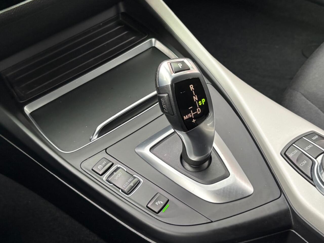 BMW 1-SERIE 118I EXECUTIVE AUT. NAVI AIRCO CRUISE STOELVERW