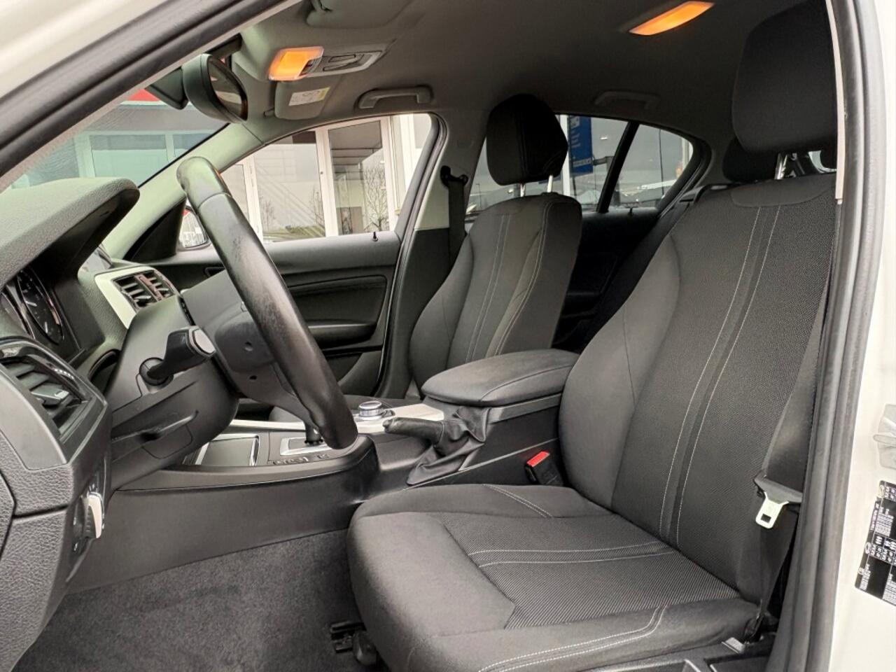 BMW 1-SERIE 118I EXECUTIVE AUT. NAVI AIRCO CRUISE STOELVERW