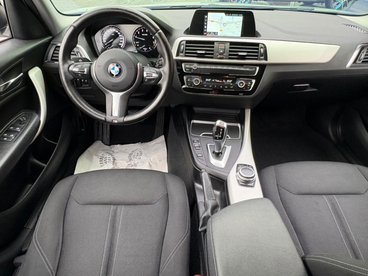 BMW 1-SERIE 118I EXECUTIVE AUT. NAVI AIRCO CRUISE STOELVERW