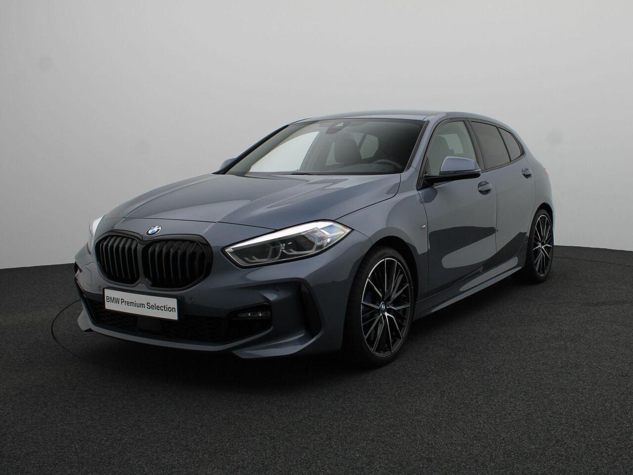 BMW 1-SERIE 5-deurs 118i High Executive | M Sportpakket | Audio Media Pack | Parking Pack | Elektrisch Verstelbare Voorstoelen | LED Koplampen | DAB | Harman Kardon | 19''