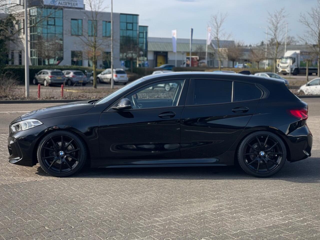 BMW 1-SERIE 118I M PAKKET PDC V/A CAMERA 19 INCH SPORTWIELEN