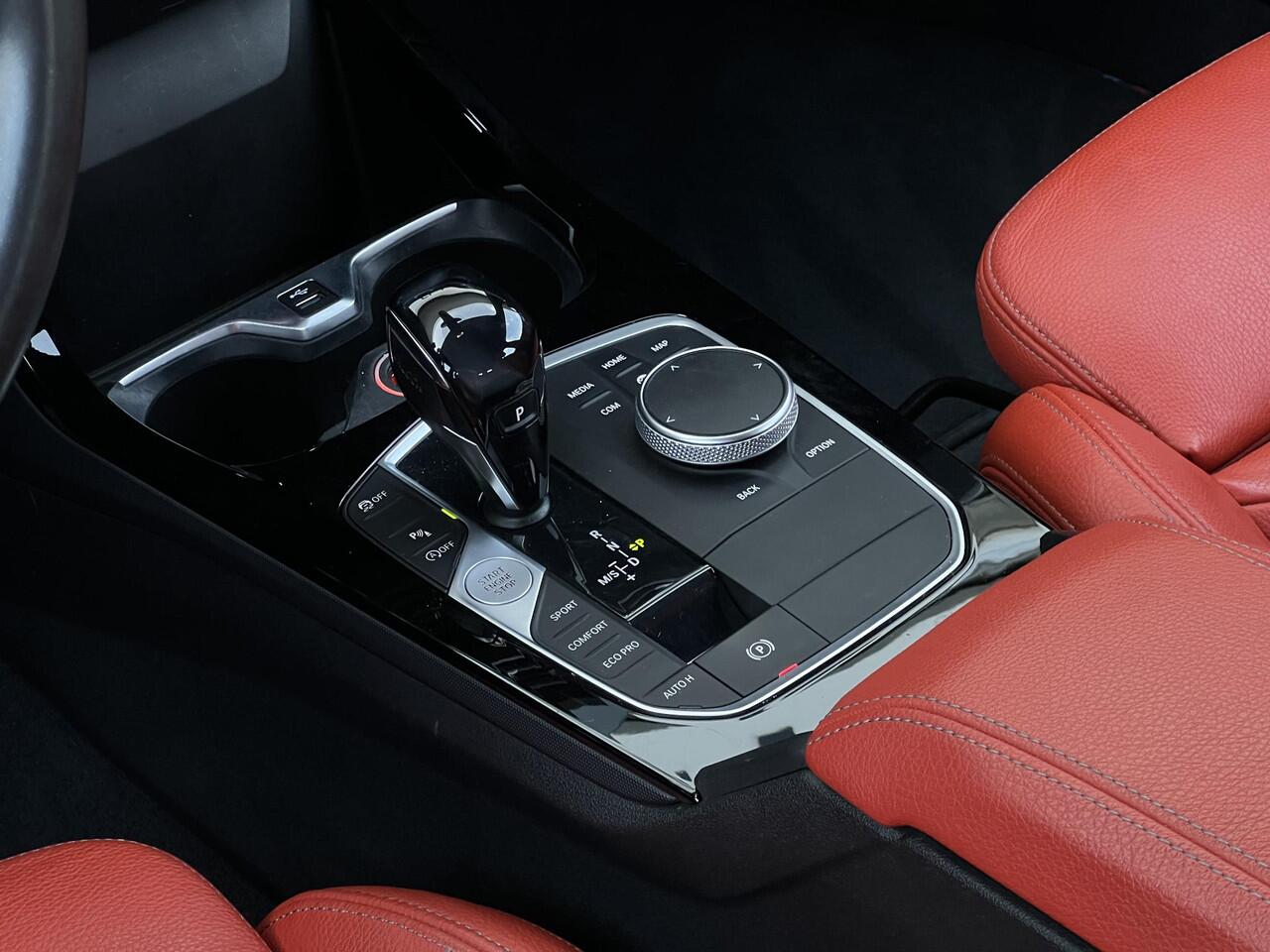 BMW 1-SERIE 118i High Executive Edition | M-Sportpakket | HiFi Sound | 18inch | Stoelverwarming