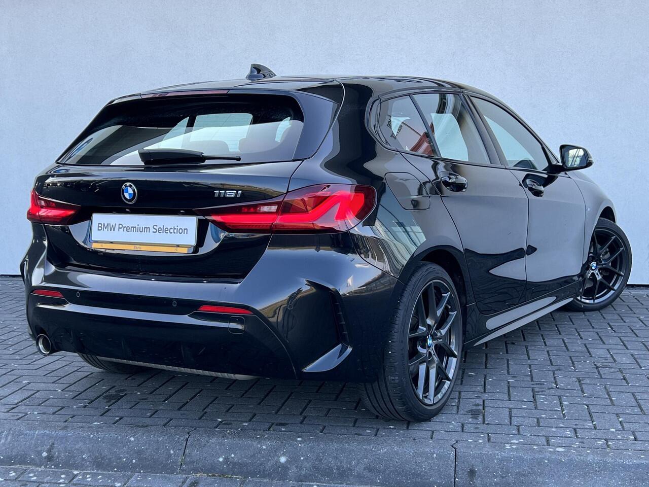 BMW 1-SERIE 118i High Executive Edition | M-Sportpakket | HiFi Sound | 18inch | Stoelverwarming