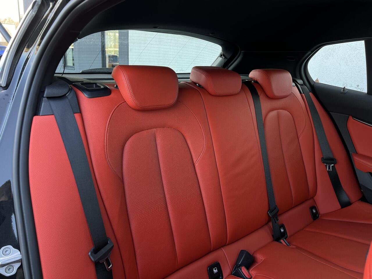 BMW 1-SERIE 118i High Executive Edition | M-Sportpakket | HiFi Sound | 18inch | Stoelverwarming