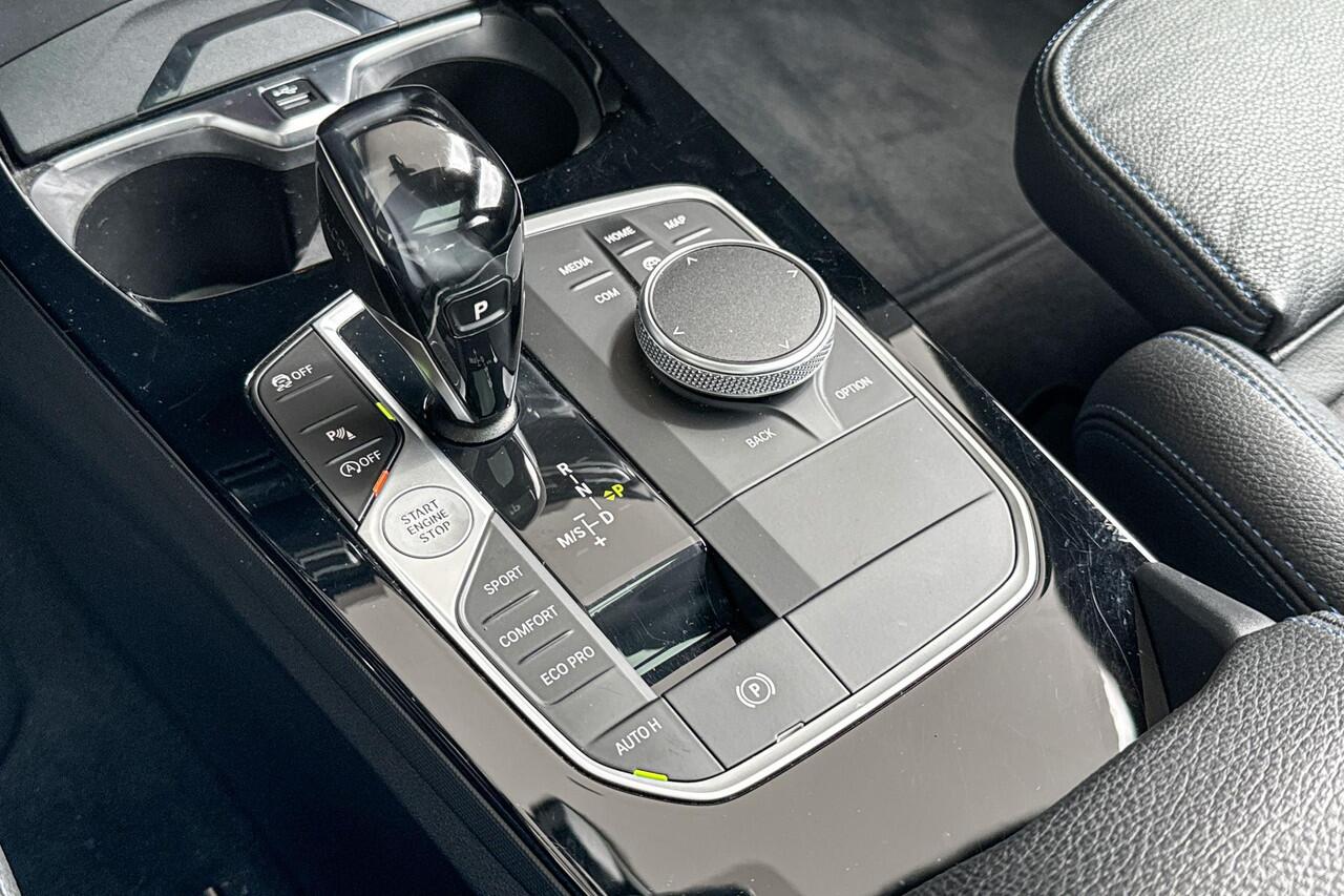 BMW 1-SERIE 118i High Executive / M Sport / Glazen panoramadak