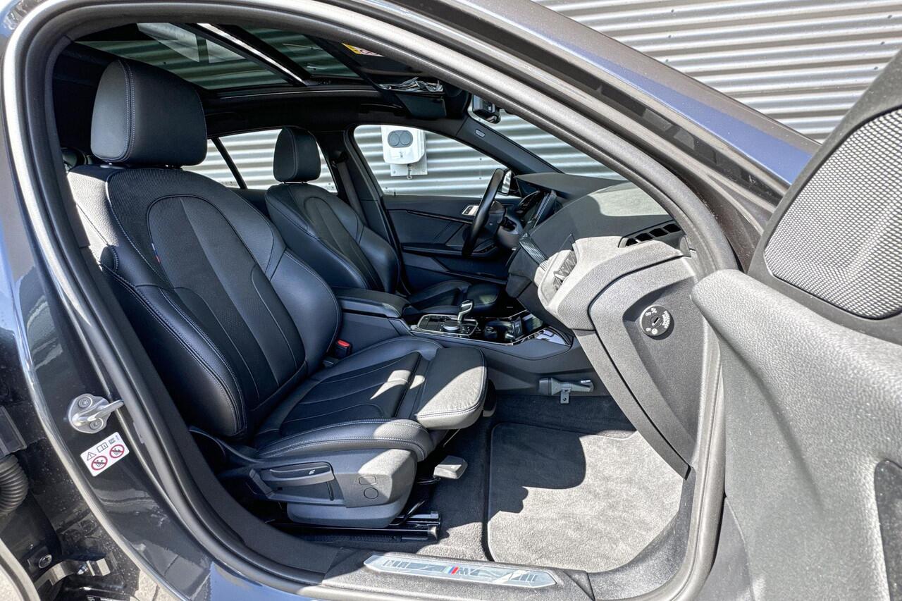 BMW 1-SERIE 118i High Executive / M Sport / Glazen panoramadak