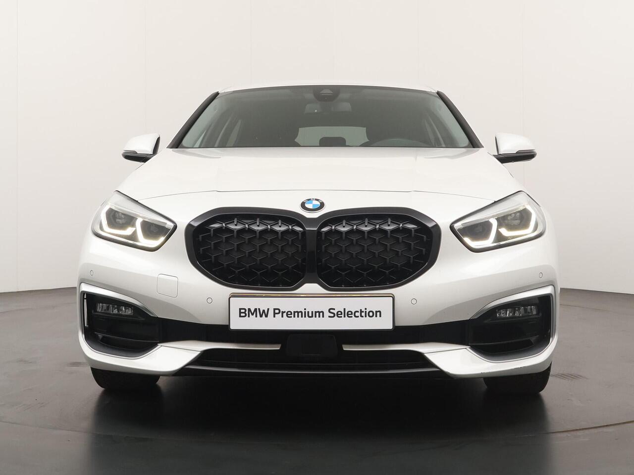 BMW 1-SERIE 118i High Executive Edition | Stoelverwarming | Cruise Control | NAVI |